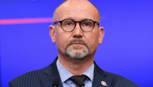 71905_44700298_44700232