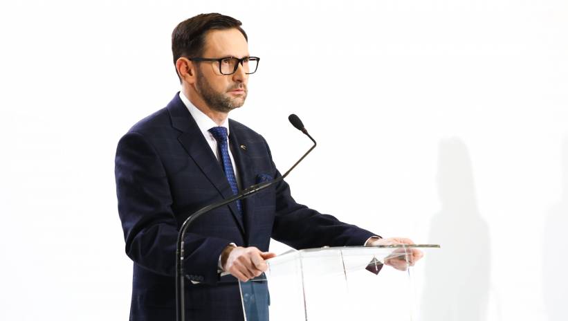 72416_44814389_44814376