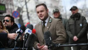 72504_44844331_44844308