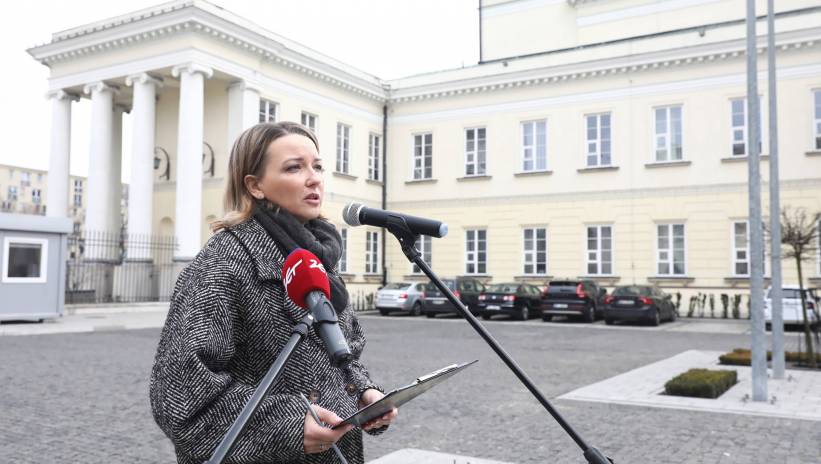 72515_44847169_44847077