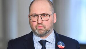 72603_44883353_44883263