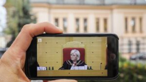 72849_44951642_44759701