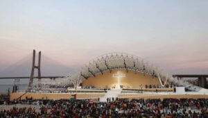 Fot. PAP/EPA/ANTONIO PEDRO SANTOS / POOL