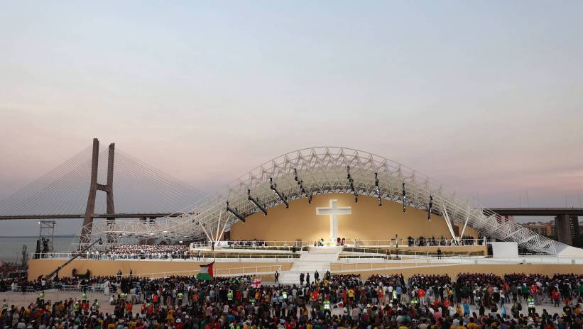 Fot. PAP/EPA/ANTONIO PEDRO SANTOS / POOL