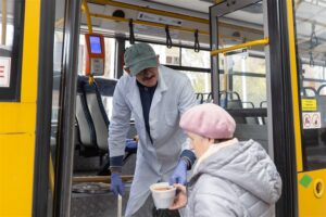 Autobus Ciepła rozwoził będzie posiłki od 15 listopada do 15 marca. Fot. Grzegorz Bukała/Urząd Miasta Rzeszowa