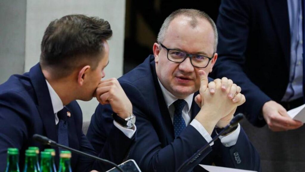 Fot. PAP/Tomasz Gzell
Warszawa, 21.02.2024. Minister sprawiedliwości, prokurator generalny Adam Bodnar podczas posiedzenia sejmowej Komisji Sprawiedliwości i Praw Człowieka w Sejmie w Warszawie, 21 bm. Komisja zajmuje się rozpatrzeniem i zaopiniowaniem poselskiego wniosku o wyrażenie wotum nieufności wobec Ministra Sprawiedliwości Adama Bodnara. (doro) PAP/Tomasz Gzell