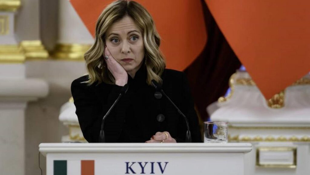 Fot. PAP/Vladyslav Musiienko
Kijów, Ukraina, 24.02.2024. Premier Włoch Giorgia Meloni podczas konferencji prasowej w Kijowie, 24 bm. w drugą rocznicę pełnoskalowej rosyjskiej agresji na Ukrainę. (ad) PAP/Vladyslav Musiienko