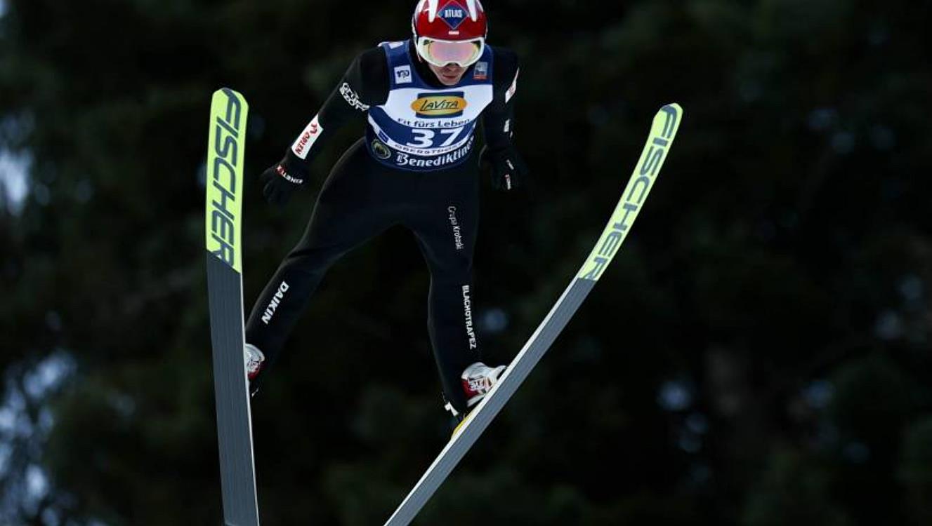 Fot. PAP/EPA/ANNA SZILAGYI
epa11180743 Kamil Stoch of Poland in action during the first round of the Men's Individual HS235 competition at the FIS Ski Flying World Cup in Oberstdorf, Germany, 25 February 2024. EPA/ANNA SZILAGYI Dostawca: PAP/EPA.