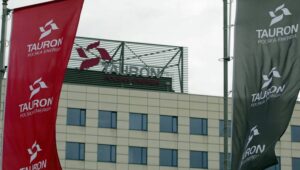 Katowice, 22.06.2010. Siedziba spółki TAURON Polska Energia S.A. w Katowicach, 22 bm. Holding Tauron Polska Energia, który tworzą 94 firmy, jest drugim pod względem wielkości producentem energii elektrycznej w Polsce oraz liderem pod względem sprzedaży energii dla klientów korporacyjnych i indywidualnych. Fot.  PAP/Andrzej Grygiel