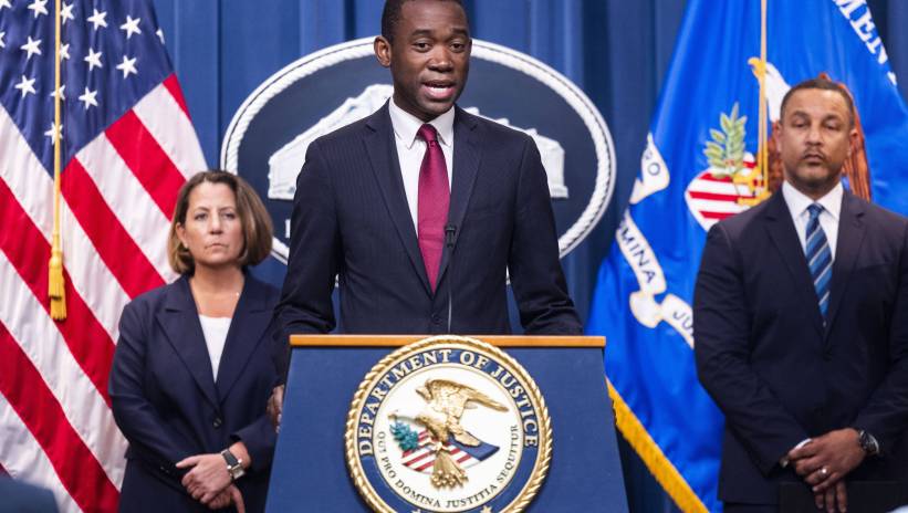 US Deputy Secretary of the Treasury Department Wally Adeyemo (C), alongside Deputy Attorney General Lisa Monaco (L) and US Attorney Breon Peace (R), speaks at a press conference to announce the arrest of Anatoly Legkodymov, founder of the cryptocurrency exchange Bitzlato, at the Department of Justice in Washington, DC, USA, 18 January 2023. Legkodymov, a Russian national living in China, was arrested in Miami for allegedly running a vast money laundering operation through Bitzlato. Fot. PAP/EPA/JIM LO SCALZO