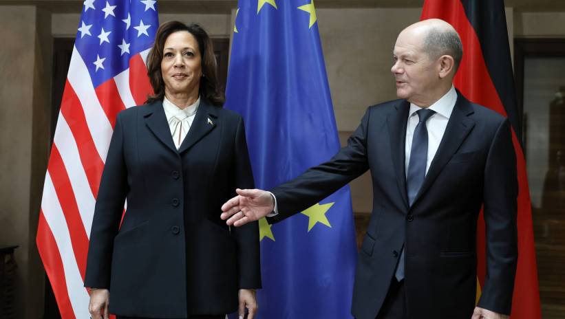 US Vice President Kamala Harris (L) and German Chancellor Olaf Scholz pose for media on the occasion of bilateral talks at the 'Bayerischer Hof' hotel, the venue of the 60th Munich Security Conference (MSC), in Munich, Germany, 17 February 2024. More than 500 high-level international decision-makers meet at the 60th Munich Security Conference in Munich during their annual meeting from 16 to 18 February 2024 to discuss global security issues. Fot. PAP/EPA/RONALD WITTEK / POOL