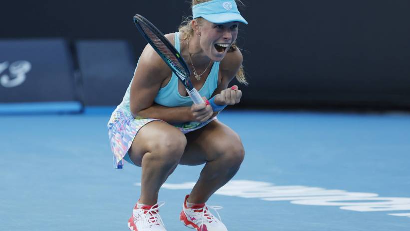 Magdalena Frech of Poland celebrates after winning the Women's 2nd round match against Caroline Garcia of France at the Australian Open tennis tournament in Melbourne, Australia, 17 January 2024. Fot. PAP/EPA/MAST IRHAM