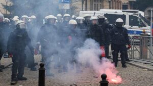 Fot. PAP/Paweł Supernak
Warszawa, 06.03.2024. Demonstracja rolników w Warszawie, 6 bm. Rolnicy z całej Polski kontynuują protesty. Ich powodem jest m.in. niedawna decyzja Komisji Europejskiej o przedłużeniu bezcłowego handlu z Ukrainą do 2025 roku, a także sprzeciw wobec prowadzonej przez Unię Europejską polityce Zielonego Ładu. (ad) PAP/Paweł Supernak