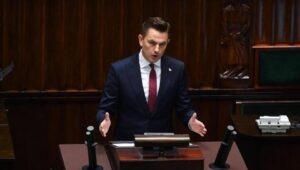 Fot. PAP/Piotr Nowak
Warszawa, 17.01.2024. Wiceminister sprawiedliwości Arkadiusz Myrcha na sali obrad Sejmu w Warszawie, 17 bm. Sejm w drugim dniu posiedzenia ma zająć się m.in. wnioskiem PiS o wyrażenie wotum nieufności wobec ministra kultury i dziedzictwa narodowego Bartłomieja Sienkiewicza. (pn/doro) PAP/Piotr Nowak