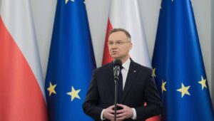 Fot. PAP/Mateusz Marek
Warszawa, 28.02.2024. Prezydent Rzeczypospolitej Polskiej Andrzej Duda podczas wręczenia odznaczeń państwowych dla autorów raportu o stanie wojennym, 28 bm. w Pałacu Prezydenckim w Warszawie. (ad) PAP/Mateusz Marek