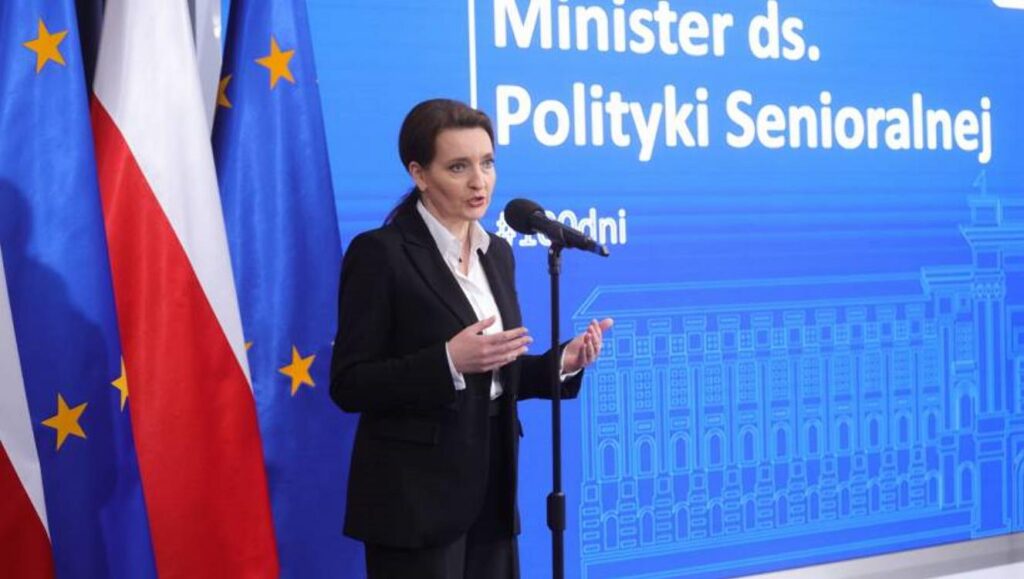 Fot. PAP/Rafał Guz
Warszawa, 21.03.2024. Minister ds. Polityki Senioralnej Marzena Okła-Drewnowicz podczas konferencji prasowej w siedzibie KPRM w Warszawie, 21 bm. Temat: Bon senioralny. Polityka senioralna na 100 dni rządu. (sko) PAP/Rafał Guz