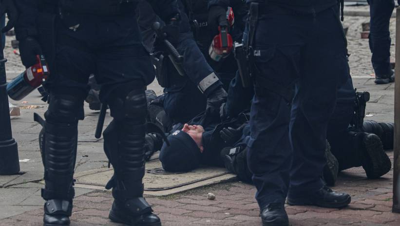 Warszawa, 06.03.2024. Demonstracja rolników w Warszawie, 6 bm. Rolnicy z całej Polski kontynuują protesty. Ich powodem jest m.in. niedawna decyzja Komisji Europejskiej o przedłużeniu bezcłowego handlu z Ukrainą do 2025 roku, a także sprzeciw wobec prowadzonej przez Unię Europejską polityce Zielonego Ładu. Fot. PAP/Paweł Supernak