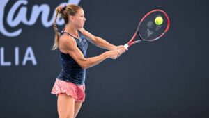 Camila Giorgi of Italy in action against Jelena Ostapenko of Latvia during their round of 32 match on Day 4 of the 2024 Brisbane International at the Queensland Tennis Centre in Brisbane, Australia, 03 January 2024. Fot. PAP/EPA/ZAIN MOHAMMED