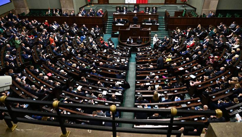 Warszawa, 06.03.2024. Posłowie na sali obrad izby w Warszawie, 6 bm. Sejm rozpoczyna trzydniowe posiedzenie. Parlamentarzyści zajmą się m.in. rządowym projektem noweli ustawy o Krajowej Radzie Sądownictwa, a także projektem uchwały ws. Trybunału Konstytucyjnego. Fot. PAP/Radek Pietruszka