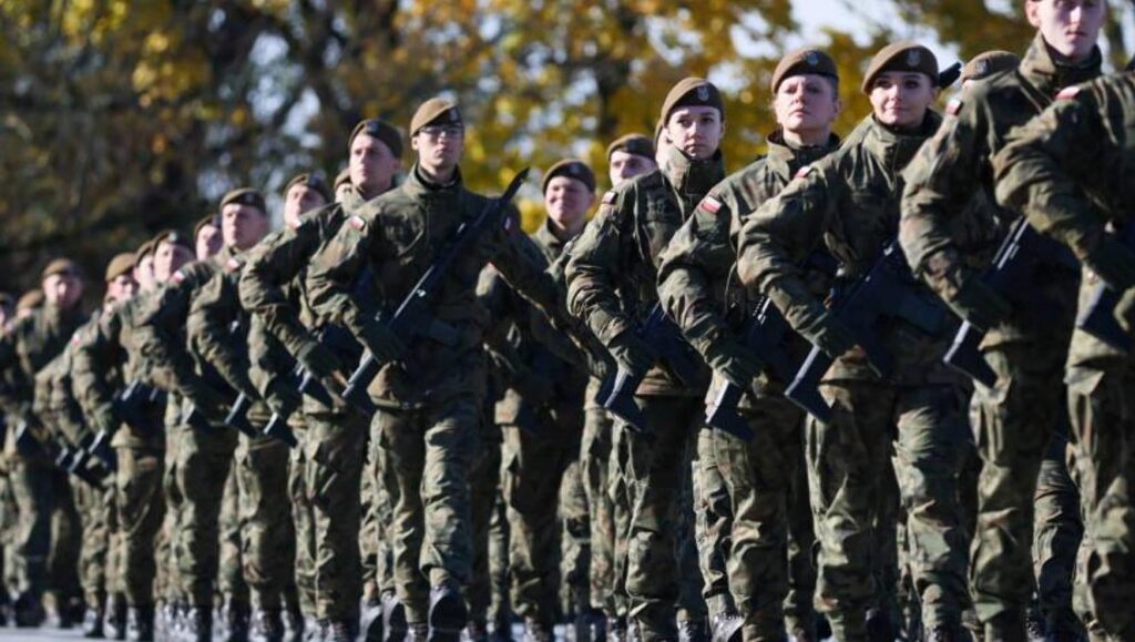 Fot. PAP/Leszek Szymański
Warszawa, 29.10.2023. Przysięga 170 nowo wcielonych żołnierzy WOT, 29 bm. przed Muzeum Wojska Polskiego na warszawskiej Cytadeli. (aldg) PAP/Leszek Szymański