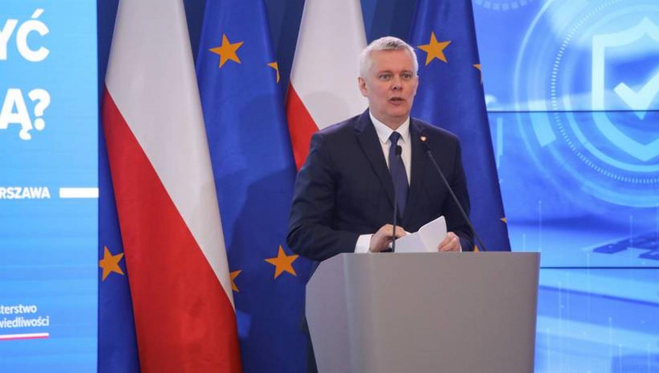 Fot. PAP/Albert Zawada
Warszawa, 22.04.2024. Minister-członek Rady Ministrów, koordynator służb specjalnych Tomasz Siemoniak przemawia na konferencji "Jak skutecznie walczyć z korupcją?", 22 bm. w KPRM w Warszawie. (aldg) PAP/Albert Zawada