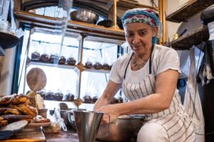 Olga Hryńkiw, właścicielka tradycyjnej manufaktury chleba „Domowa Piekarnia”, była dziennikarka z Przemyśla. Fot. Archiwum BIZNESISTYL.pl