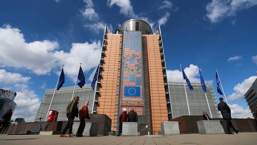 A view of European Commission headquarters, Berlaymont building in Brussels, Belgium, 25 March 2024. On March 25, the EU Commission initiated non-compliance investigations under the Digital Markets Act (DMA) into Alphabet's rules on steering in Google Play and self-preferencing on Google Search, Apple's rules on steering in the App Store, and the choice screen for Safari, as well as Meta's 'pay or consent model'. The Commission suspects that the measures implemented by these gatekeepers do not fully comply with their obligations under the DMA. Fot. PAP/EPA/OLIVIER HOSLET