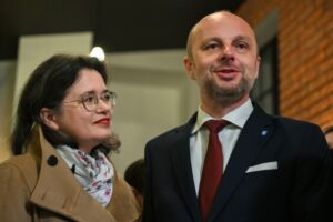 Konrad Fijołek z żoną Magdaleną Czach. Fot. Darek Delmanowicz/PAP