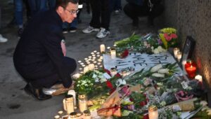 Sweden's Prime Minister Ulf Kristersson visits the memorial site near the center of Skarholmen, southern Stockholm, Sweden, 11 April 2024, where a man was shot dead in an underpass late 10 April. According to acting local police area chief Andreas Bagoly, an extensive investigative effort is underway. Fot. PAP/EPA/Claudio Bresciani