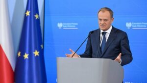 Fot. PAP/Radek Pietruszka
Warszawa, 05.03.2024. Premier Donald Tusk podczas konferencji prasowej po posiedzeniu rządu w siedzibie KPRM w Warszawie, 5 bm. Premier poinformował, że rząd przyjął projekt ustawy wydłużającej wakacje kredytowe do końca 2024 r. (sko) PAP/Radek Pietruszka