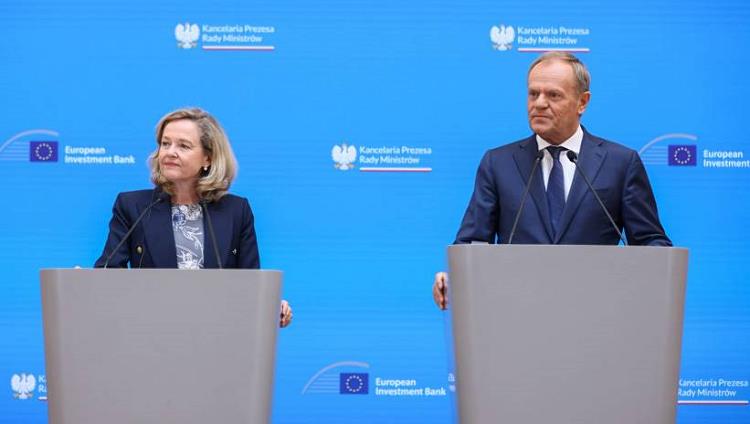 Fot. PAP/Leszek Szymański
Warszawa, 20.05.2024. Premier Donald Tusk (P) oraz z szefowa Europejskiego Banku Inwestycyjnego Nadia Calvino (L) podczas konferencji prasowej po spotkaniu w siedzibie KPRM w Warszawie, 20 bm. (jm) PAP/Leszek Szymański