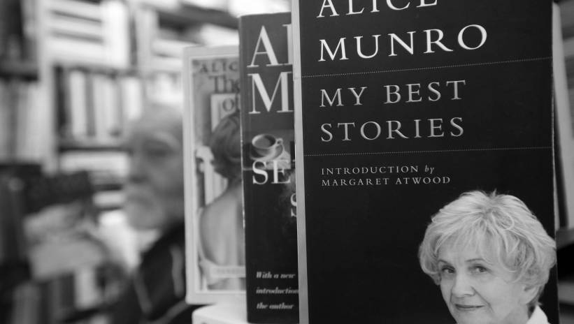 Grant Purdy, owner of The Book Gallery bookstore, makes a display of Canadian writer Alice Munro's book at his store in Carleton Place, Ontario, Canada, 10 October 2013. 82-year-old Canadian author Alice Munro has been awarded the 2013 Nobel Prize for Literature. Fot. PAP/EPA/STEPHEN MORRISON