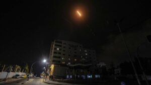 Rockets fired from Gaza fly towards Israel, as seen from Gaza City, 12 May 2021. At least one woman was killed after 130 rockets fired by Hamas from Gaza strip fell on Tel Aviv and neighbouring Israeli cities. A day earlier and in response to days of violent confrontations between Israeli security forces and Palestinians in Jerusalem, various Palestinian militants factions in Gaza launched rocket attacks that killed two Israelis in the city of Ashkelon. Israel Defense Forces (IDF) said they hit over 100 targets in Gaza Strip during retaliatory overnight strikes. The Health Ministry of Gaza strip said that at least 26 Palestinian, including nine children, were killed from the Israeli airstrikes. Israeli Prime Minister Benjamin Netanyahu said on 11 May that they will increase the rate and intensity of the strikes. Fot. PAP/EPA/MOHAMMED SABER