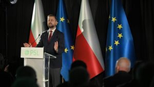 Warszawa, 11.05.2024. Wicepremier - minister obrony narodowej Władysław Kosiniak-Kamysz przemawia na posiedzeniu Rady Naczelnej PSL w ADN Centrum Konferencyjnym w Warszawie, 11 bm. Fot.  PAP/Marcin Obara