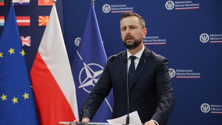 Fot. PAP/Paweł Supernak
Warszawa, 06.06.2024. Wicepremier, szef MON Władysław Kosiniak-Kamysz podczas konferencji prasowej w siedzibie Ministerstwa Obrony Narodowej w Warszawie, 6 bm. Konferencja dot. opublikowanych przez Onet informacji o żołnierzach, którym po strzałach ostrzegawczych w stronę ludzi forsujących granicę polsko-białoruską postawiono zarzuty. (jm) PAP/Paweł Supernak