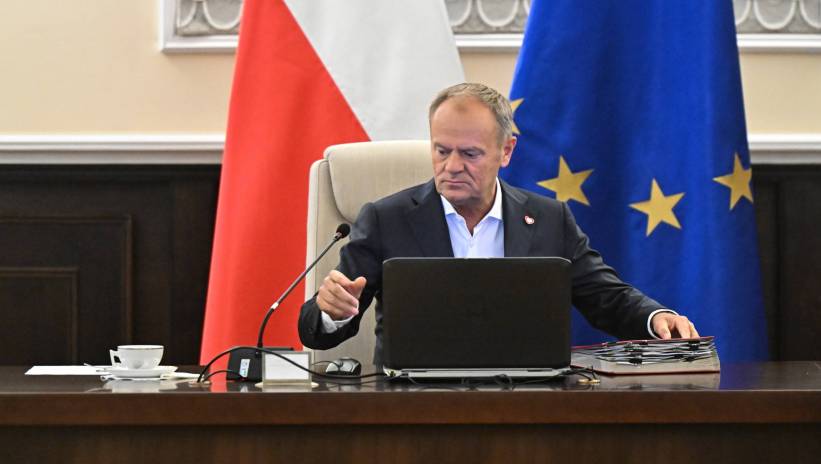 Fot. PAP/Radek Pietruszka
Warszawa, 13.06.2024. Premier Donald Tusk przed posiedzeniem rządu w KPRM w Warszawie, 13 bm. Ministrowie zajmą się m.in. płacą minimalną w 2025 r. i założeniami do przyszłorocznego budżetu. (mr) PAP/Radek Pietruszka