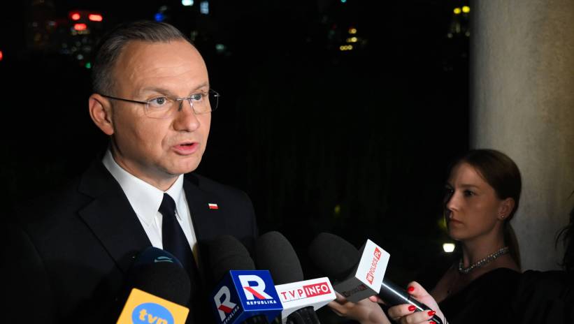 Fot. PAP/Radek Pietruszka
Pekin, Chiny, 24.06.2024. Prezydent RP Andrzej Duda (L) podczas briefingu prasowego na terenie Ambasady RP w Pekinie, 24 bm. (ad) PAP/Radek Pietruszka