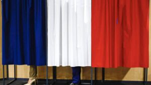 French President Emmanuel Macron (R) and his wife Brigitte Macron stand inside voting booths as they vote in the first round of the early French parliamentary elections, in Le Touquet-Paris-Plage, northern France, 30 June 2024. France on 30 June holds the first round of snap parliamentary elections called by President Emmanuel Macron, after dissolving the National Assembly on 09 June 2024. Fot. PAP/EPA/YARA NARDI / POOL