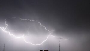 Przemyśl, 08.05.2018. Burza nad Przemyślem, 8 bm. Fot. PAP/Darek Delmanowicz