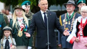 Wągrowiec, 04.06.2024. Prezydent RP Andrzej Duda podczas spotkania z mieszkańcami w Wągrowcu, 4 bm. Fot.  PAP/Lech Muszyński