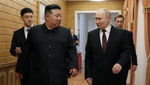 Russian President Vladimir Putin (R) and North Korean leader Kim Jong Un (L) attend a meeting in Pyongyang, North Korea, 18 June 2024. Russian President Vladimir Putin is on his two days official visit to North Korea. Fot. PAP/EPA/GAVRIIL GRIGOROV / SPUTNIK / KRE
