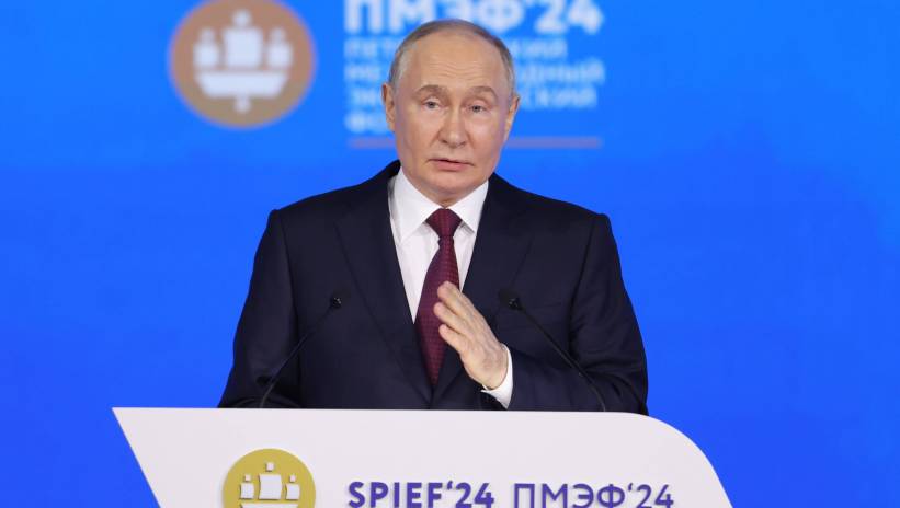 Russian President Vladimir Putin delivers a speech at a plenary session of the St. Petersburg International Economic Forum (SPIEF) in Saint Petersburg, Russia, 07 June 2024. The 27th St.Petersburg International Economic Forum runs from 05 to 08 June 2024. Fot. PAP/EPA/ANTON VAGANOV/POOL