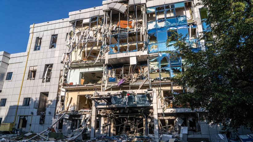 Fot. PAP/Mykola Kalyeniak
Charków, Ukraina, 24.07.2024. Zniszczony w wyniku rosyjskiego ataku dom mieszkalny w Charkowie, 24 bm. Jedna osoba nie żyje. Trwa inwazja Rosji na Ukrainę. (sko) PAP/Mykola Kalyeniak