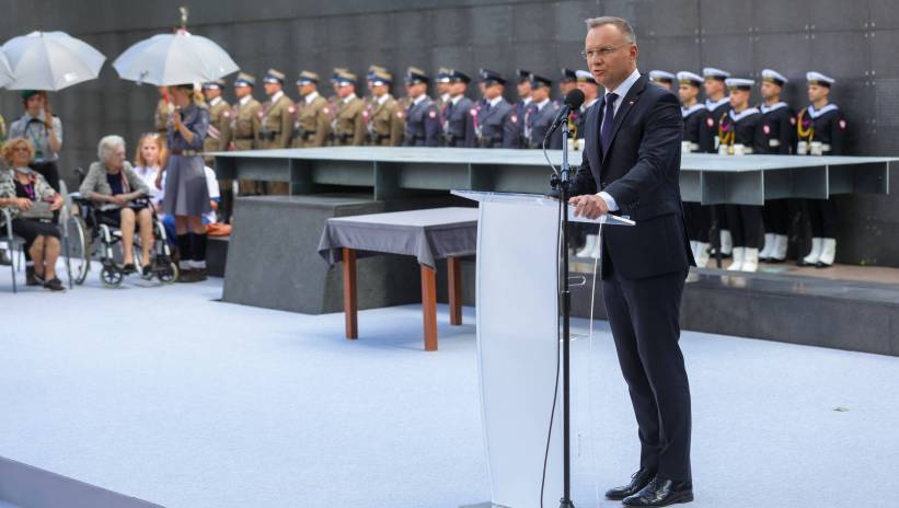 Fot. PAP/Rafał Guz
Warszawa, 30.07.2024. Obchody 80. rocznicy wybuchu powstania warszawskiego. Prezydent RP Andrzej Duda przemawia na spotkaniu przedstawicieli władz państwowych z uczestnikami Powstania Warszawskiego, 30 bm. na terenie Muzeum Powstania w Warszawie. (aldg) PAP/Rafał Guz