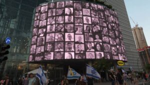 An electronic billboard shows portraits of hostages as Israelis call for the immediate release of hostages held by Hamas in Gaza, and for the government to be replaced, during a protest next to the Kirya in Tel Aviv, Israel, 20 July 2024. According to the Israeli defense forces, around 120 Israelis hostages are still held by Hamas in Gaza. More than 38,000 Palestinians and over 1,400 Israelis have been killed, according to the Palestinian Health Ministry and the Israel Defense Forces (IDF), since Hamas militants launched an attack against Israel from the Gaza Strip on 07 October 2023, and the Israeli operations in Gaza and the West Bank which followed it. Fot. PAP/EPA/ATEF SAFADI