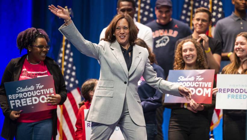 US Vice President Kamala Harris arrives to speak on reproductive rights at Howard University in Washington, DC, USA, 25 April 2023 (reissued 21 July 2024). US President Joe Biden on 21 July announced on his X (formerly Twitter) account that he would not seek re-election in November 2024, and endorsed Harris to be the Democrats’ new nominee. Fot. PAP/EPA/JIM LO SCALZO