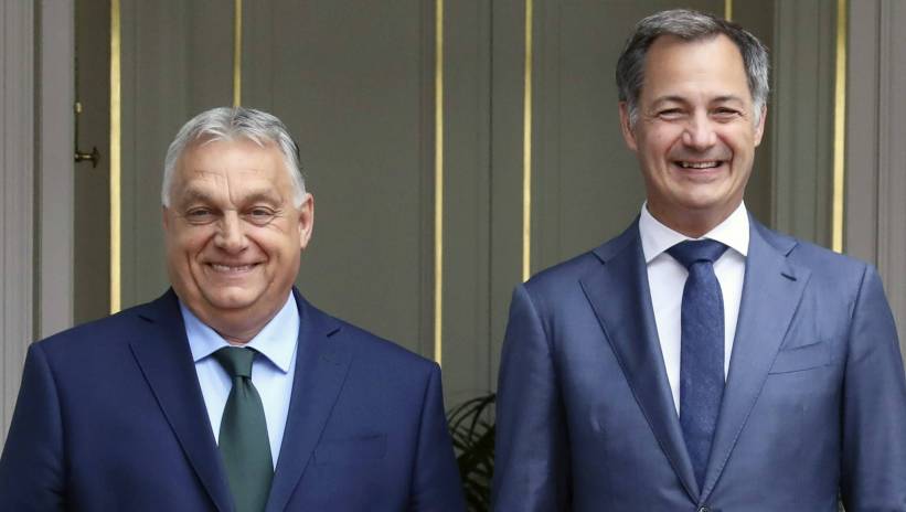 Belgium's Prime Minister Alexander de Croo (R) welcomes Hungarian Prime Minister Viktor Orban (L) prior to their meeting in Brussels, Belgium, 01 July 2024. The Hungarian prime minister is visiting Brussels as Hungary takes over the six-month rotating presidency of the European Union (EU) Council from Belgium from 01 July. Fot. PAP/EPA/NICOLAS LANDEMARD