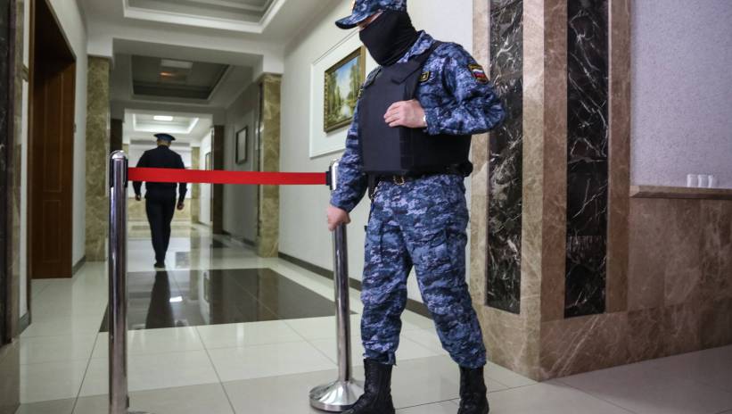 A bailiff stands guard in the court during the hearing in the case against the Wall Street Journal (WSJ) correspondent Evan Gershkovich in Yekaterinburg's Sverdlovsk Regional Court, Russia, 19 July 2024. Evan Gershkovich, a US journalist of The Wall Street Journal covering Russia, was detained in Yekaterinburg on 29 March 2023. The Russian Federal Security Service (FSB) claimed that on the instructions of the American authorities, the journalist collected information constituting a state secret about one of the enterprises of the Russian military-industrial complex. He is charged with espionage under Art. 276 of the Criminal Code of the Russian Federation, which could carry a sentence of up to 20 years. Fot. PAP/EPA/STRINGER