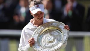 Barbora Krejcikova of the Czech Republic celebrates with her trophy after winning the Women's Singles final match against Jasmine Paolini of Italy at the Wimbledon Championships in London, Britain, 13 July 2024. Fot. PAP/EPA/NEIL HALL