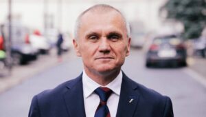 Fot. PAP/Albert Zawada
Warszawa, 20.09.2022. Roman Polko – generał dywizji Wojska Polskiego, oficer dyplomowany wojsk powietrznodesantowych i sił specjalnych, doktor nauk wojskowych w specjalności kierowanie organizacją. (az/awol) PAP/Albert Zawada